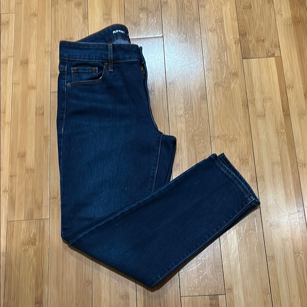 Old Navy women’s dark wash mid rise power slim straight leg, size 6 short
